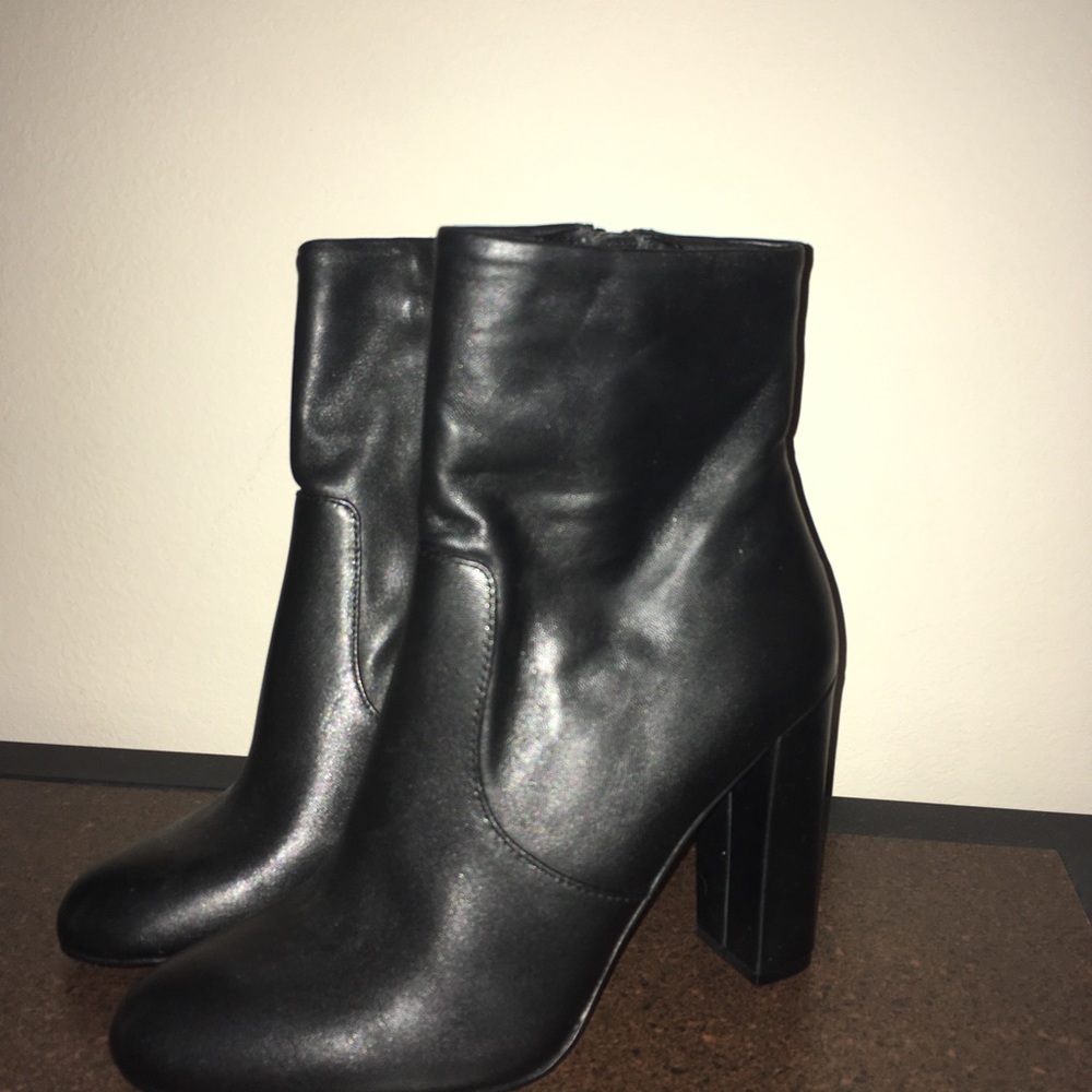 Steve Madden Editor Booties Size 7.5 Black Leather